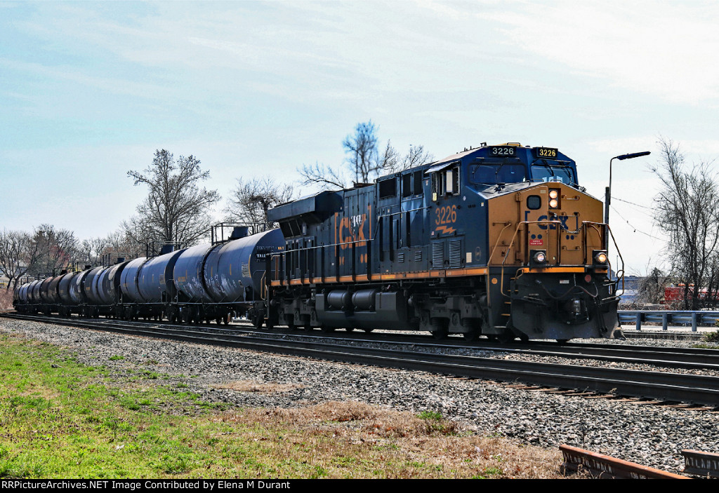 CSX 3226 on M-404